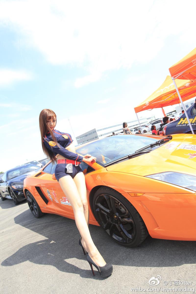 车展模特丁薇vivi修长美腿气质养眼诱惑组图 车展模特丁薇vivi修长美腿气质养眼诱惑组图