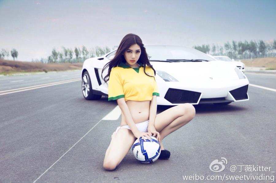 车展模特丁薇vivi修长美腿气质养眼诱惑组图 车展模特丁薇vivi修长美腿气质养眼诱惑组图