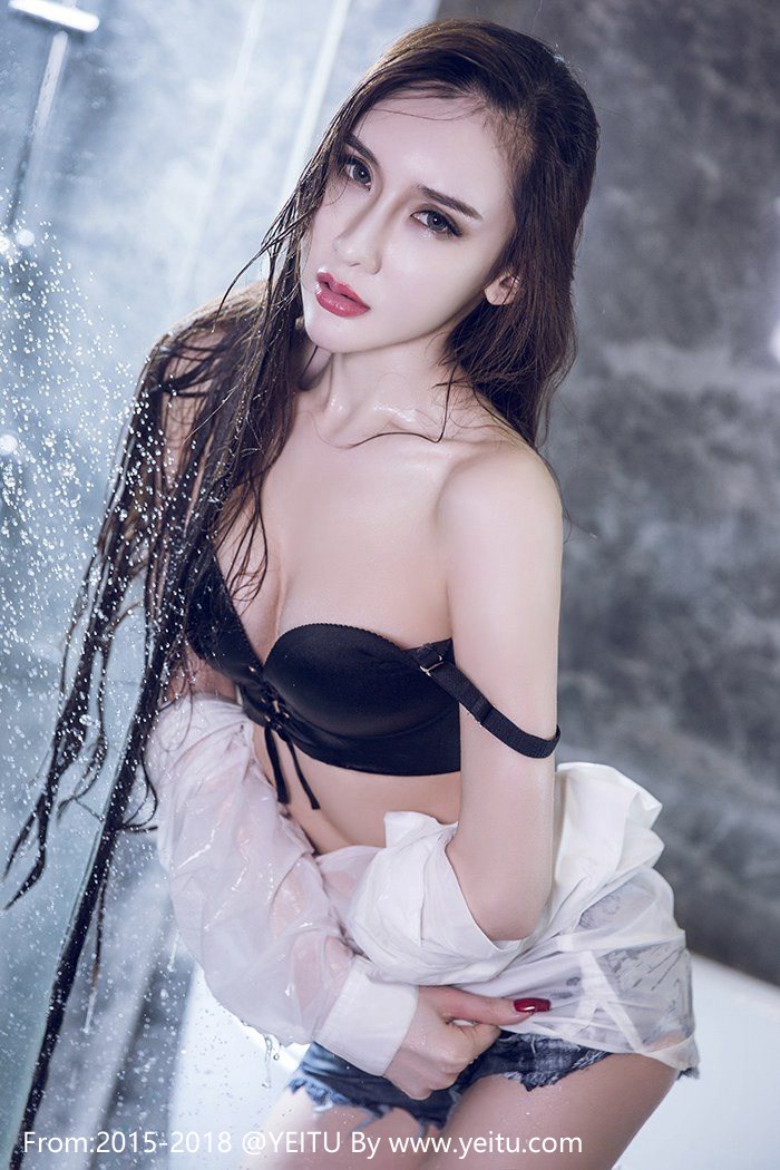 头条女神阿依努尔瓦娅丝袜美腿浴室湿身诱惑 头条女神阿依努尔瓦娅丝袜美腿浴室湿身诱惑