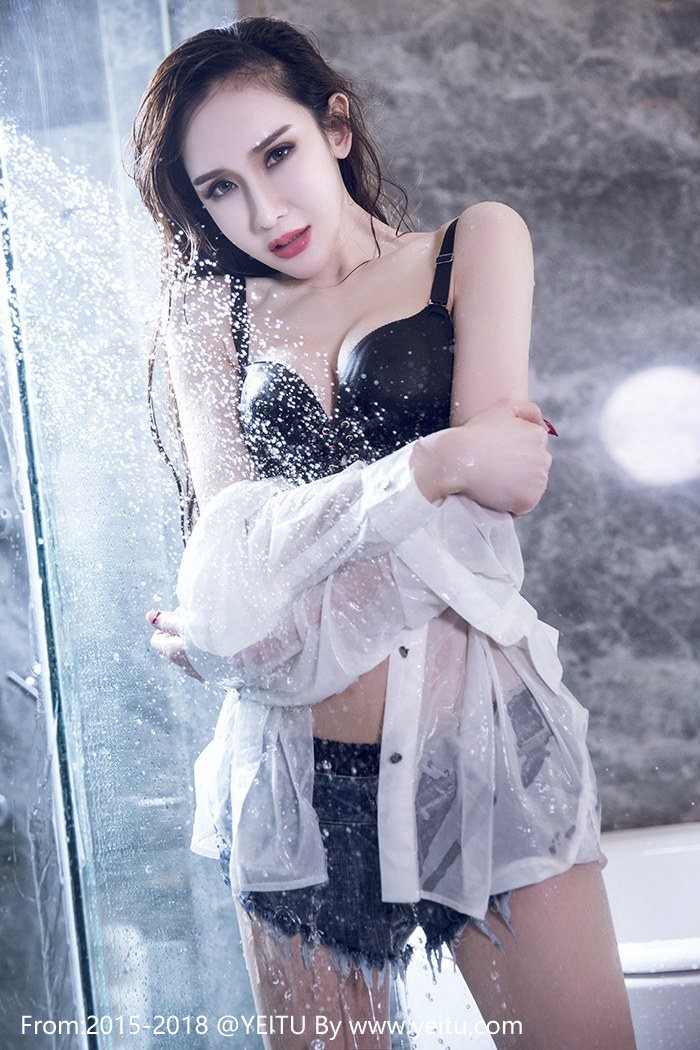 头条女神阿依努尔瓦娅丝袜美腿浴室湿身诱惑 头条女神阿依努尔瓦娅丝袜美腿浴室湿身诱惑