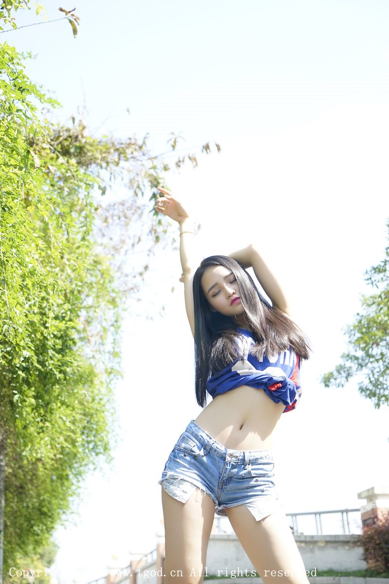推女神足球宝贝佩佩Cassie修长美腿牛仔热裤街拍写真 推女神足球宝贝佩佩Cassie修长美腿牛仔热裤街拍写真
