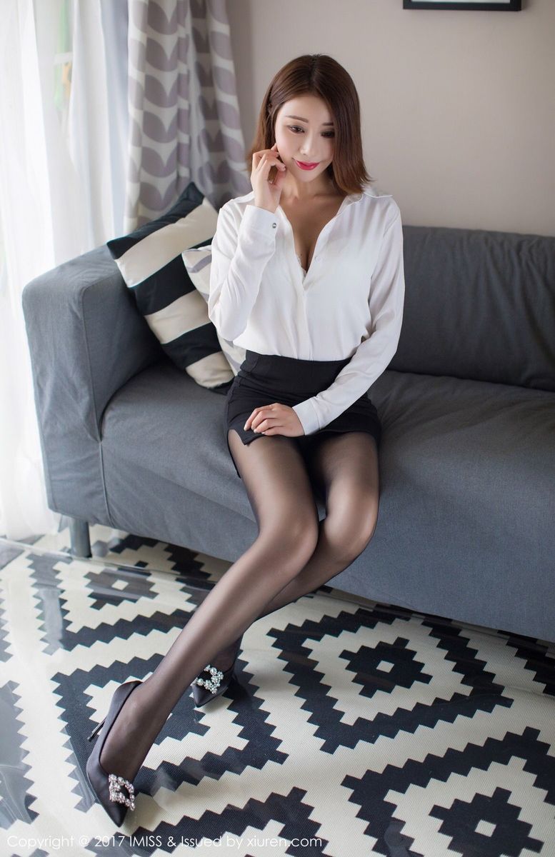 爱蜜社新人嫩模Savina职场OL黑丝美腿系列制服诱惑写真 爱蜜社新人嫩模Savina职场OL黑丝美腿系列制服诱惑写真