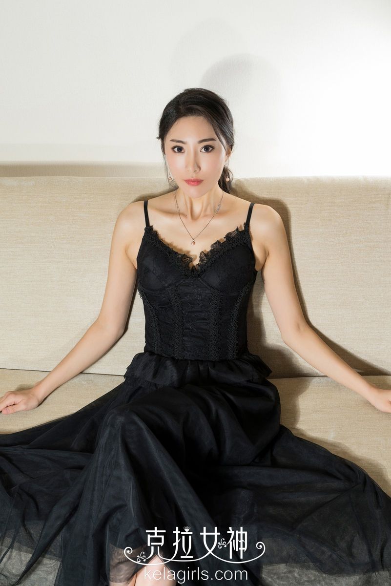 美女模特颖儿Bang妞黑色吊带长裙内衣诱惑室内写真 美女模特颖儿Bang妞黑色吊带长裙内衣诱惑室内写真