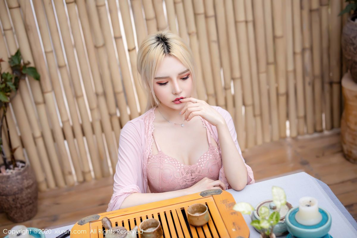 性感女神Lovely璐璐粉色连衣裙系列古风场景魅力写真 性感女神Lovely璐璐粉色连衣裙系列古风场景魅力写真