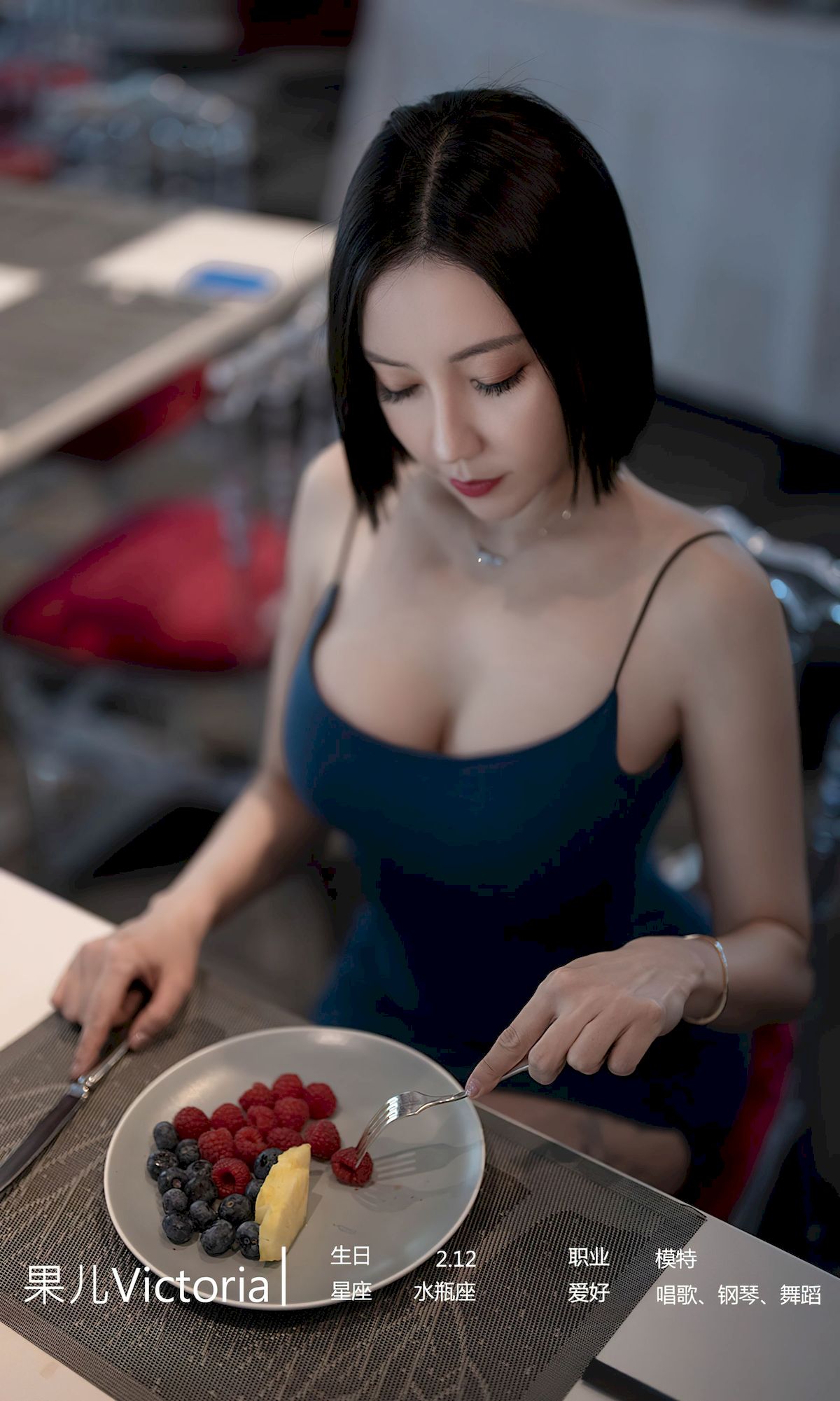 果儿Victoria吊带长裙爱情乐章主题性感写真 果儿Victoria吊带长裙爱情乐章主题性感写真