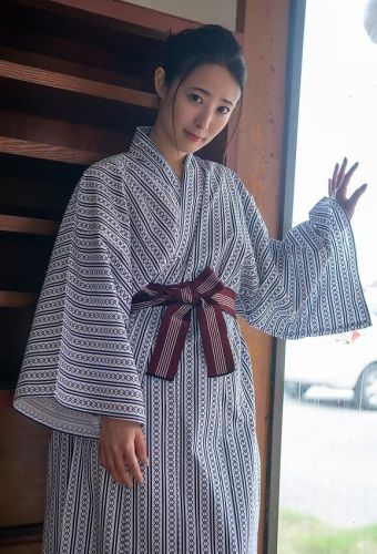 松岡すず(松冈铃,SuzuMatsuoka)