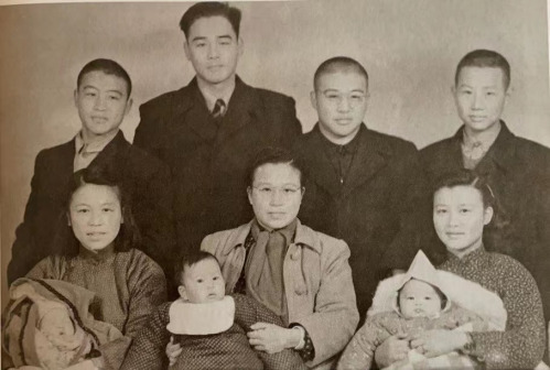 47年,后排左翼云.庆云.倬云.凌云，前排左婉清/留芬/有榛