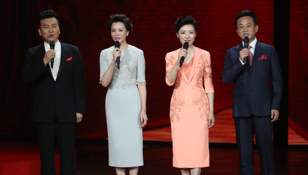 主持人：朱军、周涛、董卿、张泽群总导演：杨东升