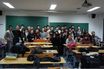 刘小鹰受邀在北京大学和学生交流