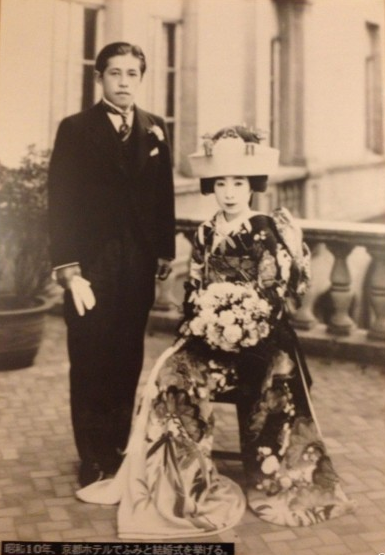 1935年井上靖与妻子井上文