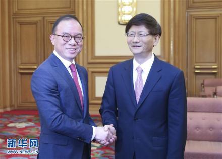 孟建柱会见香港入境事务处处长曾国卫