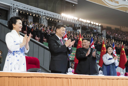习近平和金正恩在观看演出