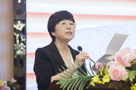 校长王小如代表学校致辞