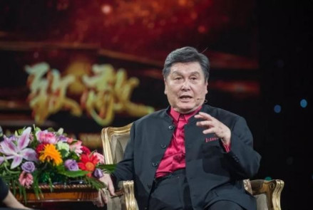 参加央视《中国文艺·向经典致敬》栏目