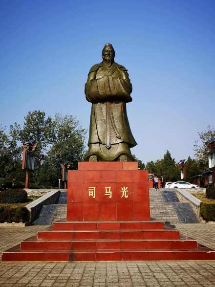 司马光题跋全身像，取自清上官周绘《晚笑堂画传》 