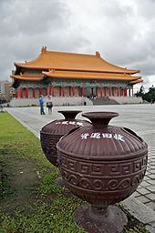 广场中的废物箱