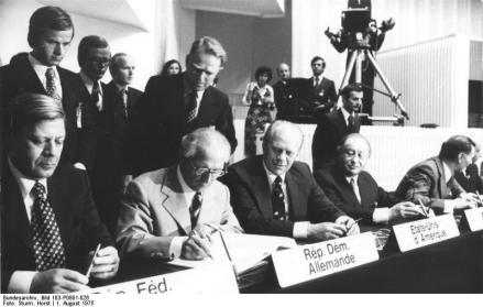 1975年8月，签署赫尔辛基协议的各国元首
