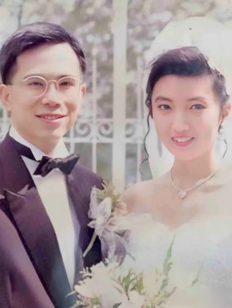 李泽钜、王俪桥结婚照