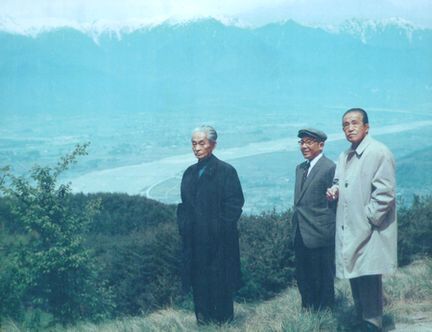 1970年井上靖与川端康成、东山魁夷在安昙野 
