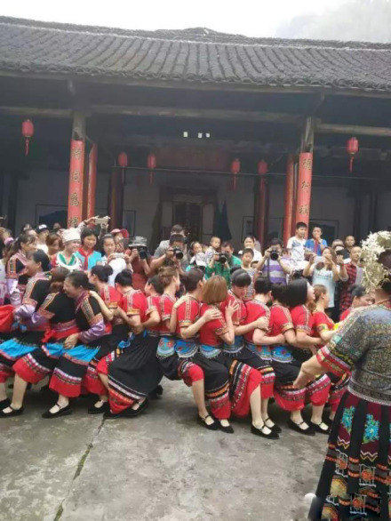 挤油尖