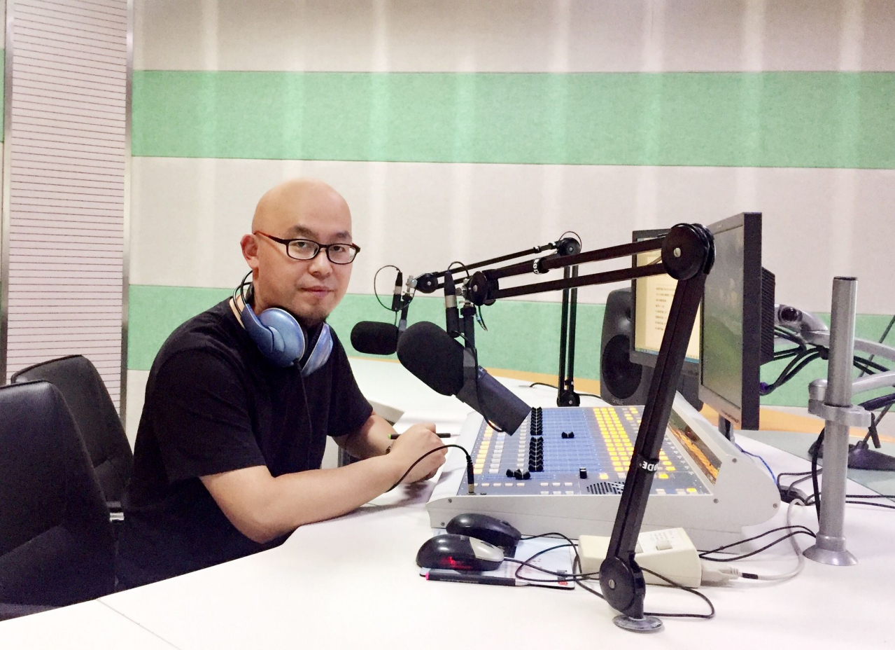 孙钦敏在张家港电台录播间