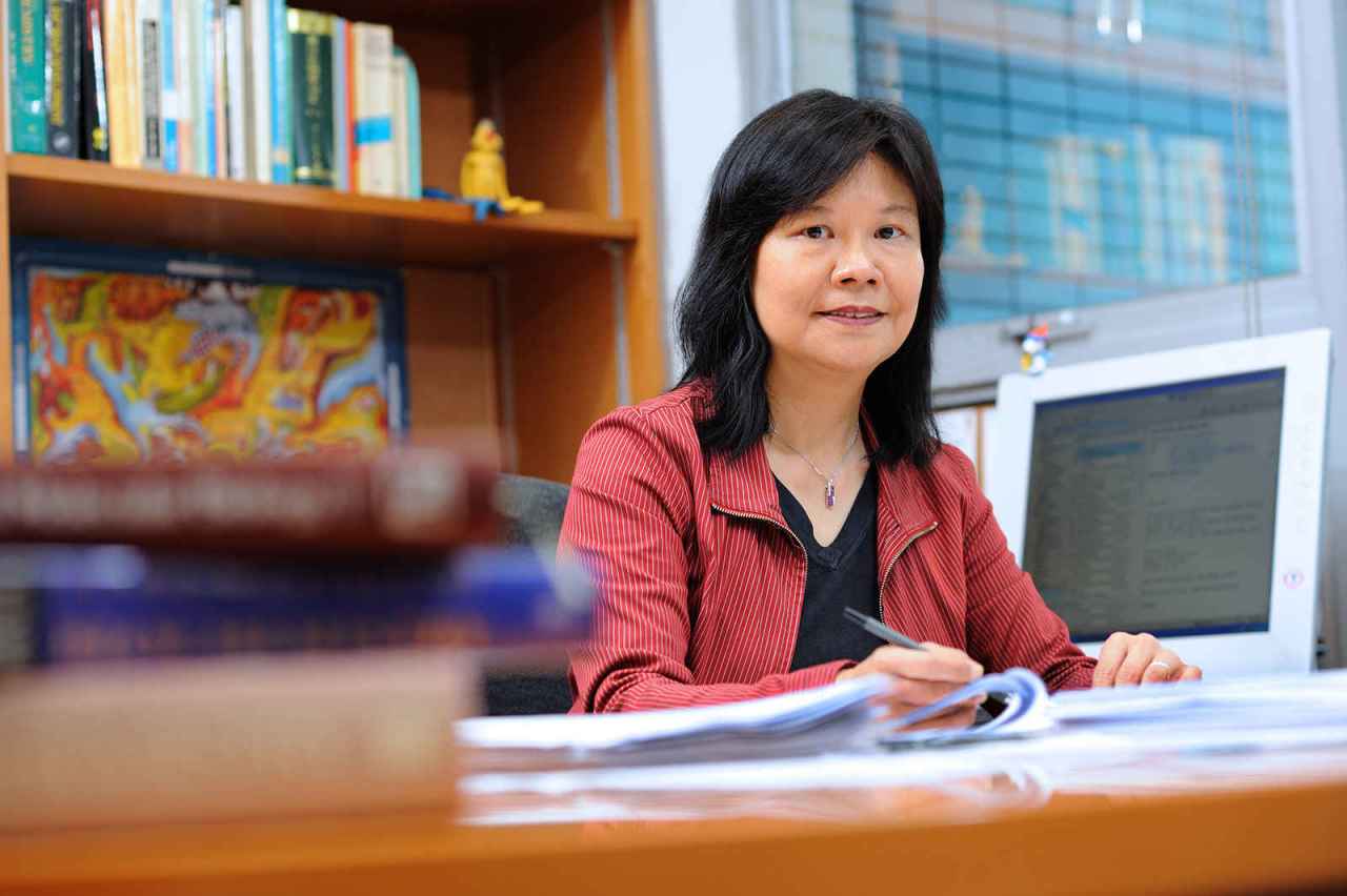 岑美霞教授