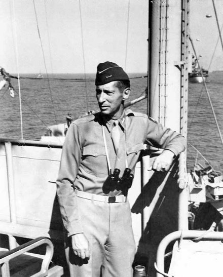 1943年9月12日摄于两栖舰队指挥舰安肯号