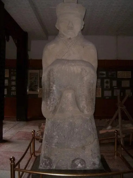 李冰石像