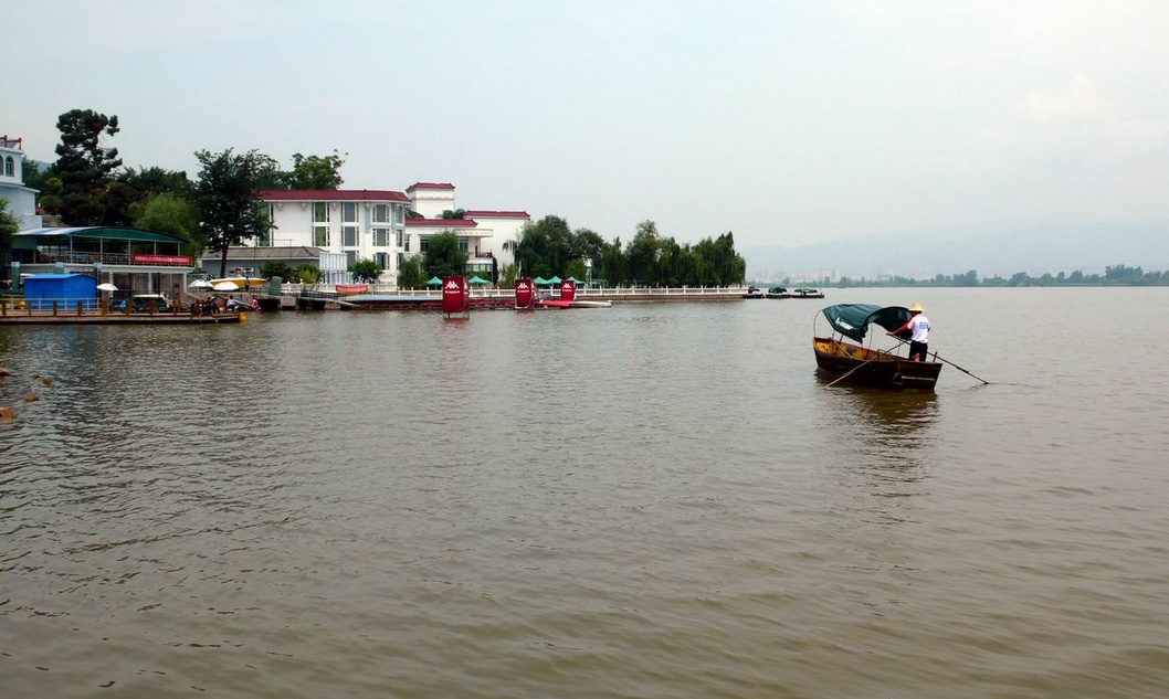 旅游码头及游船等旅游设施