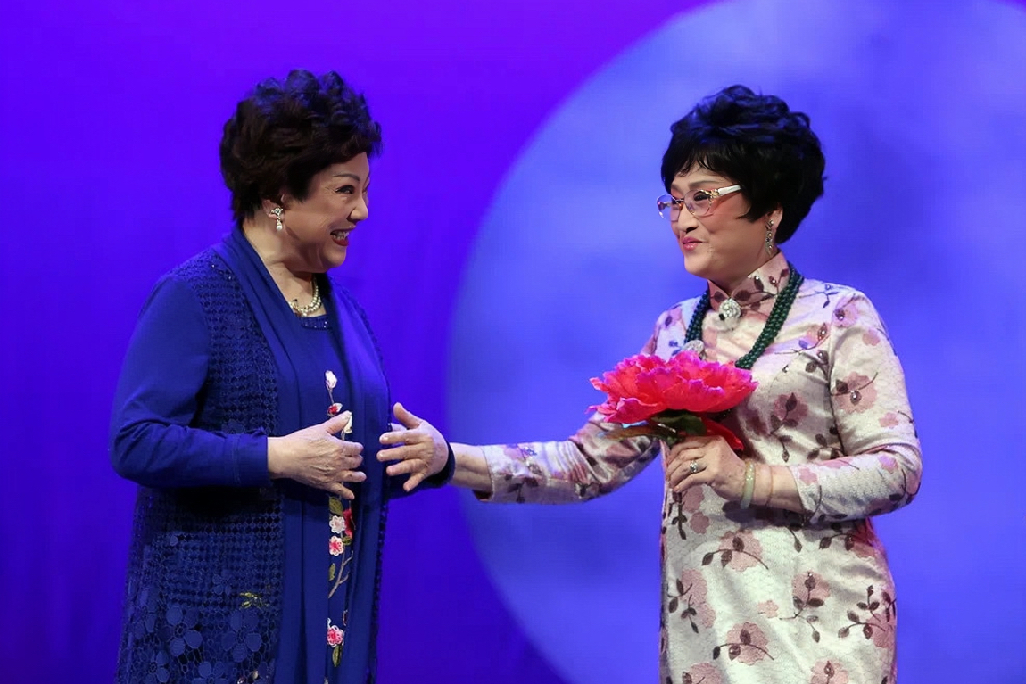 孟莉英和老师王文娟（2016年） 