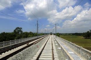 厦深铁路有砟轨道兼顾货运