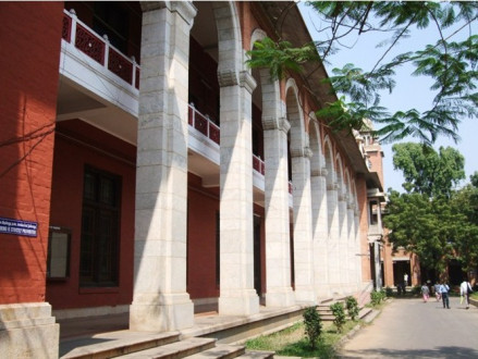 马德拉斯大学