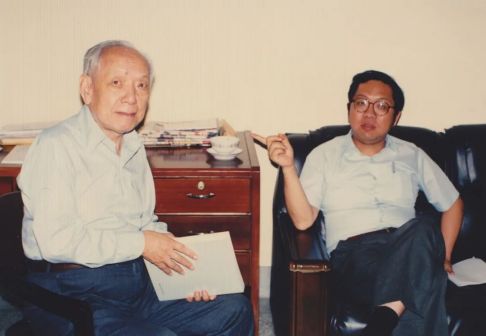 丘成桐与导师陈省身合影（1996年）