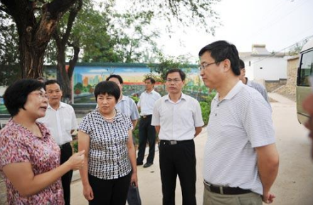 王少杰主任调研环境卫生情况