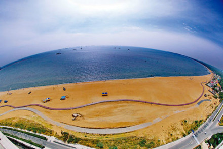 西浴场海滩木栈道