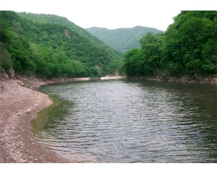 中条山中的河流