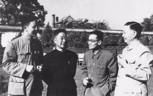华罗庚、老舍、梁思成、梅兰芳的中山装形象