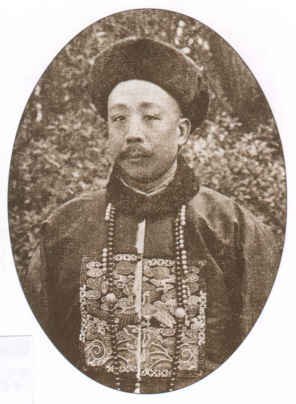 李家驹半身照
