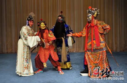 京剧《劈山救母》