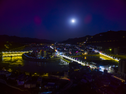 夜色中的旺苍