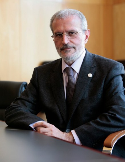 校长Dr. Esteban Morcillo