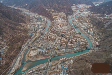 2021年2月昌都市区扎曲河、昂曲河汇流成澜沧江处