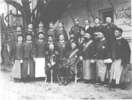 李鸿章（右坐）与泽列诺伊（左坐）等