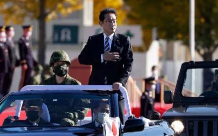 岸田检阅陆上自卫队（2021年11月27日）