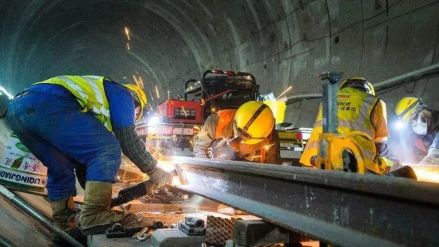 青岛地铁4号线轨道建设