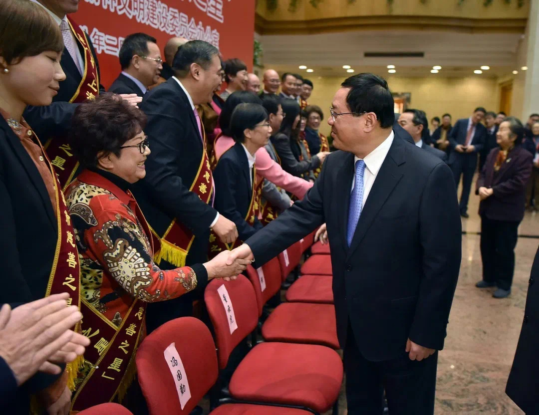 时任上海市委书记李强向孟莉英表示祝贺及感谢（2018年2月） 