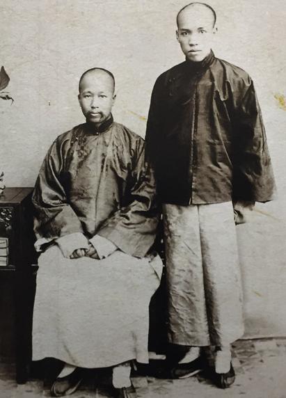 康有为与梁启超（右）