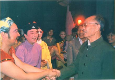原国防部长张爱萍在北京观看川北灯戏