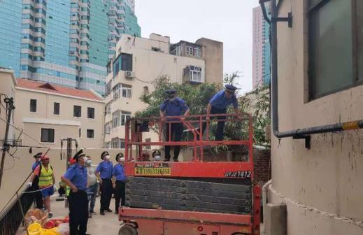 市南区中山路街道开展“诺曼底登陆”拆违行动