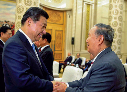 2014年9月，习近平同志和姜春云同志亲切交谈